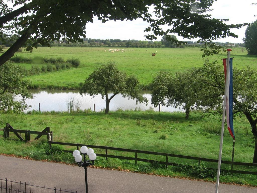 De Os En Het Paard Hotel Deil Room photo